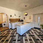 Apartment Castle Blue - 7 Personnes - 10 Min Sanctuaire *