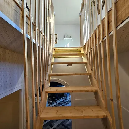 Castle Blue - 7 Personnes - 10 Min Sanctuaire Apartment