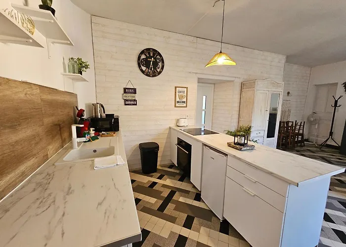 Castle Blue - 7 Personnes - 10 Min Sanctuaire Лурд